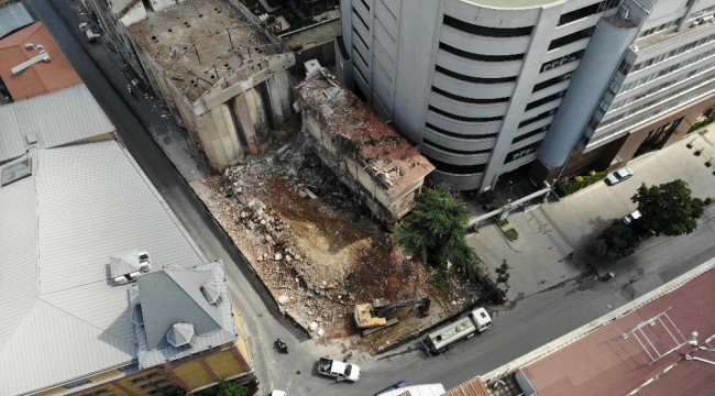 Tarihi Bomonti Bira Fabrikası'nın yıkımına başlandı