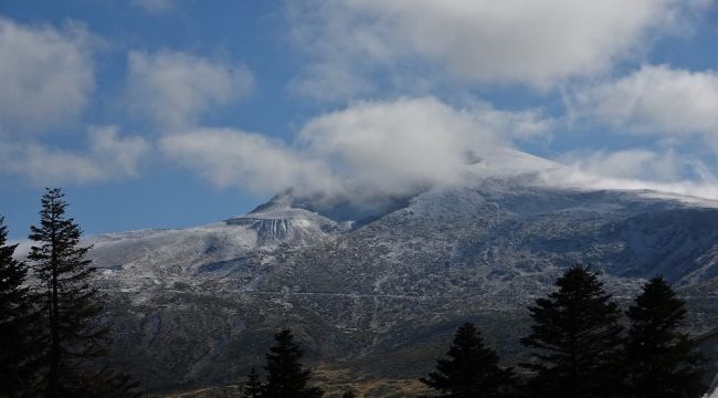 Uludağ'a mevsimin ilk karı