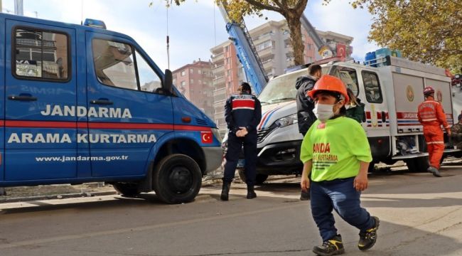 98 santim boyu ile arama kurtarma ekibine katıldı