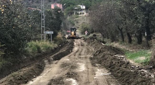 Balıkesir Büyükşehir yağışlardan zarar gören yolları onardı