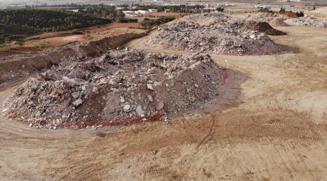 Bu moloz yığınları 114 kişiye mezar oldu