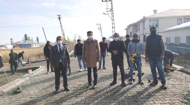 Bulanık Belediyesi kilitli parke taşı döşeme çalışmalarına hız verdi