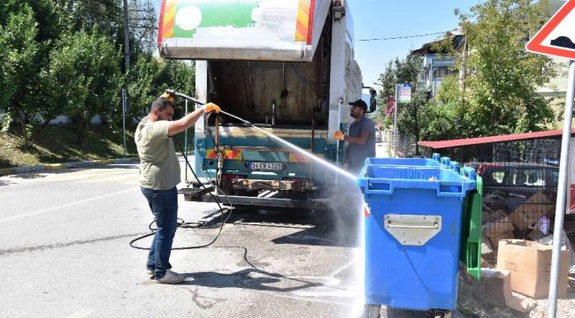 Kartepe'de çöp konteynerleri Covid-19'a karşı temizleniyor