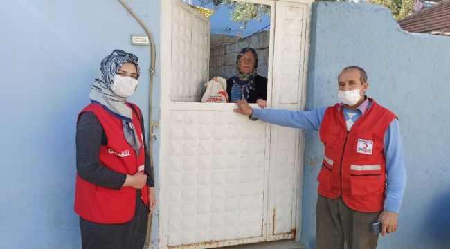 Kızılay'dan kimsesizlere yardım