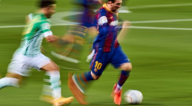 Messi girdi, Barcelona coştu