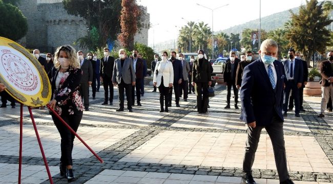 Öğretmenler Günü Çeşme'de törenle kutlandı