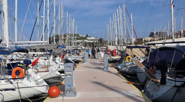 Tsunamiden zarar gören tekne ve yatlar Kuşadası'na getirildi