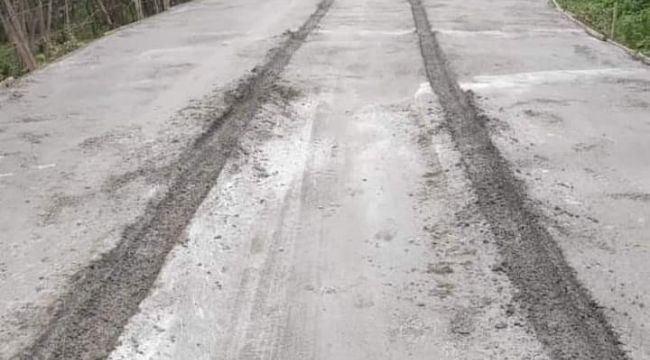 Yeni yapılan beton yolda araç kullanıp tahrip ettiler