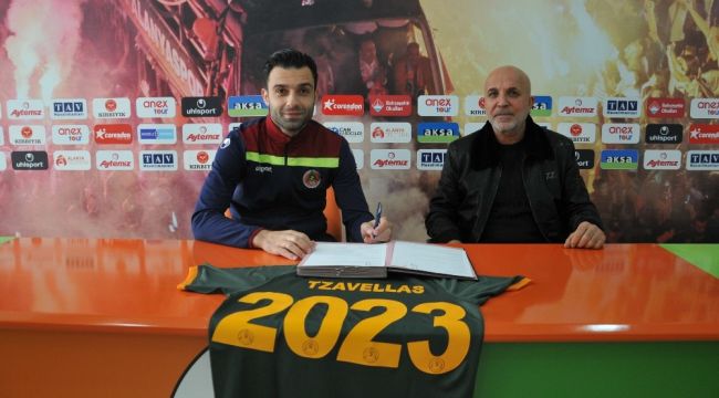 Alanyaspor'da Tzavellas'ın sözleşmesi uzatıldı