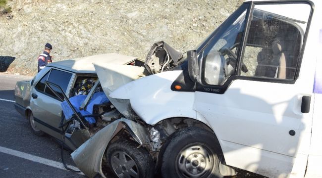 Antalya'da feci kaza: 2 ölü, 1 yaralı