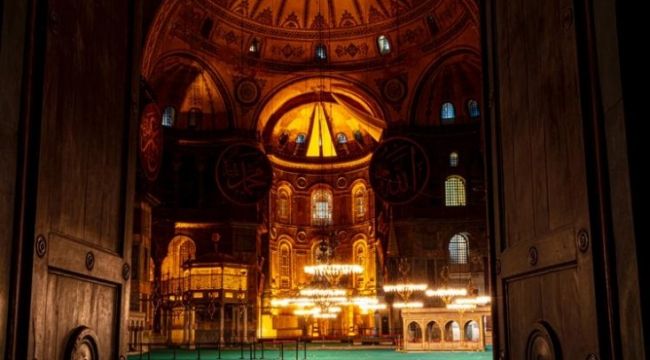 Ayasofya'nın hat levhaları bakıma alınıyor