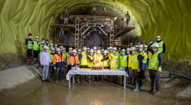 Başkan Soyer Narlıdere Metrosu'na indi