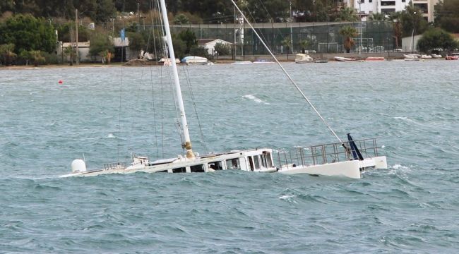 Bodrum'da fırtına milyonluk tekneyi batırdı