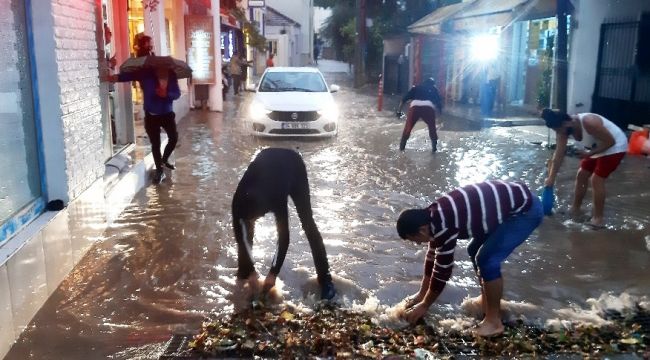 Bodrum'u sağanak vurdu