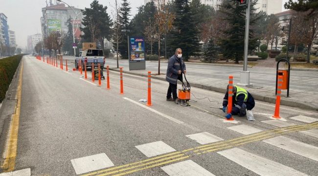 Çorum'da gazi caddesine bisiklet yolu yapıyor