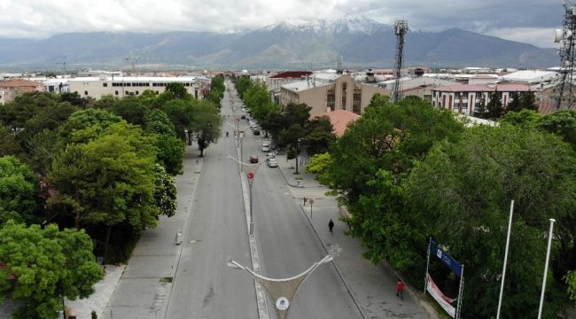 Erzincan'da cadde ve sokaklar sessizliğe büründü