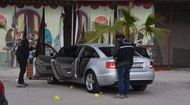 Yanındaki adamı vurup, eski eşini kaçırdı