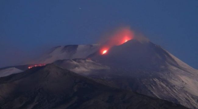 Etna Yanardağı yeniden faaliyete geçti