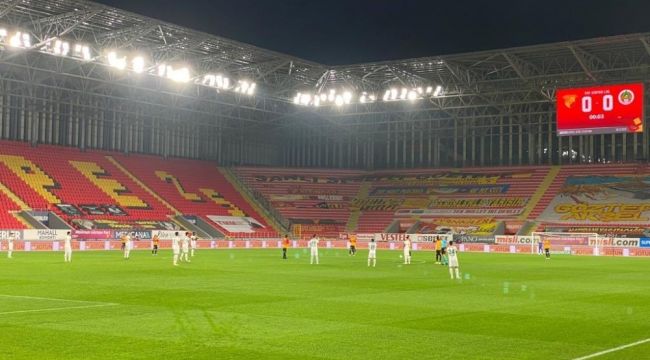 Göztepe ve Alanyaspor maçında ırkçılığa karşı topa 10 saniye dokunmadılar