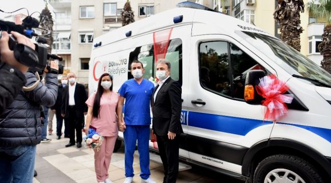 Hemşire önlüğü gelinlik, ambulans gelin arabası