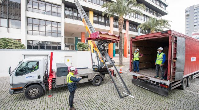 İzmir Büyükşehir Belediyesi binası tahliye ediliyor