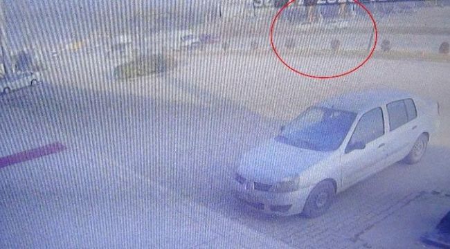 Karşı şeride geçerek 3 kişinin ölümüne yol açan sürücüye ev hapsi verildi