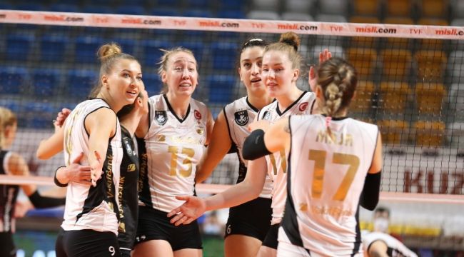 Lider VakıfBank galibiyet sayısını 20'ye çıkardı