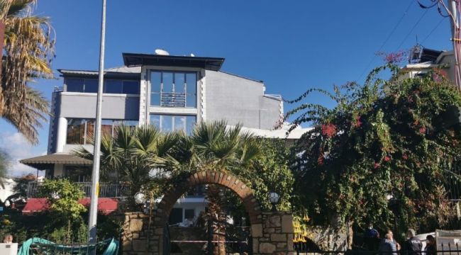 Marmaris'teki o apart yıkım için boşaltılıyor