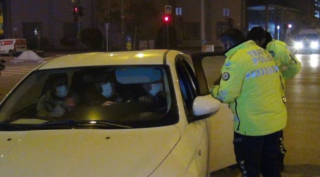 Polis durdurduğu otomobilin içini görünce şok oldu