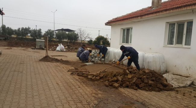 Salihli Belediye ekipleri, dağ bayır çalışıyor