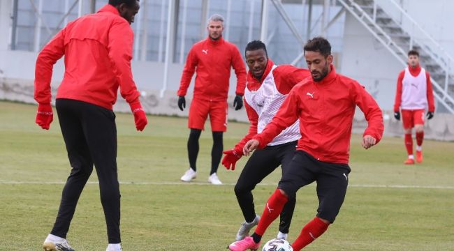 Sivasspor'da 3 isim takıma döndü