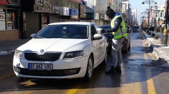 Van sokağa çıkma kısıtlamalarına uyuyor