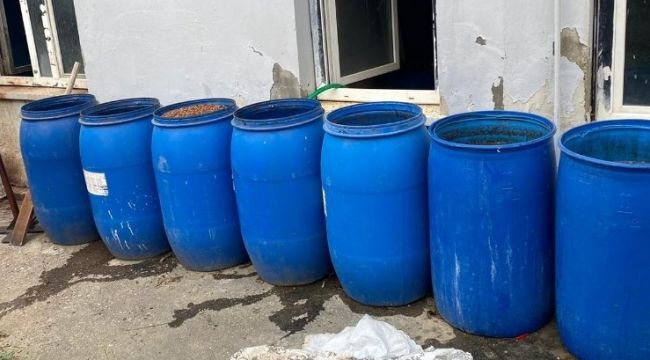 Adana'da 2 bin 443 litre sahte içki ele geçirildi