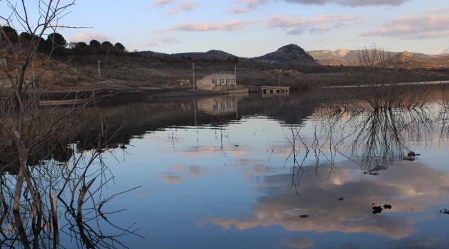 Baraj suyu çekildi, 2 bin yıllık tarihi köprü gün yüzüne çıktı