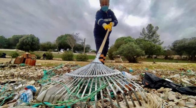 Didim'de sahil temizliği yapıldı, 1 ton çöp toplandı