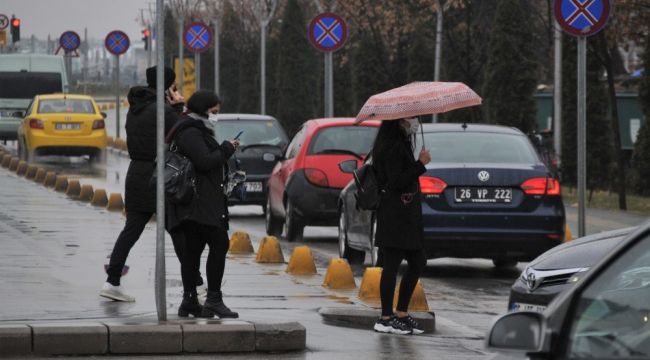 Eskişehir'de beklenen yağmur başladı