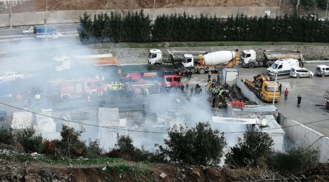 Finans merkezinde işçilerin kaldığı konteynerler yandı