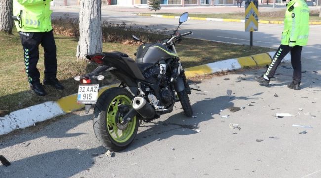 Bir polis, trafik kazasında ağır yaralandı