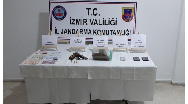 Hakkında arama kaydı bulunan şahıs, evinde uyuşturucu ile yakalandı