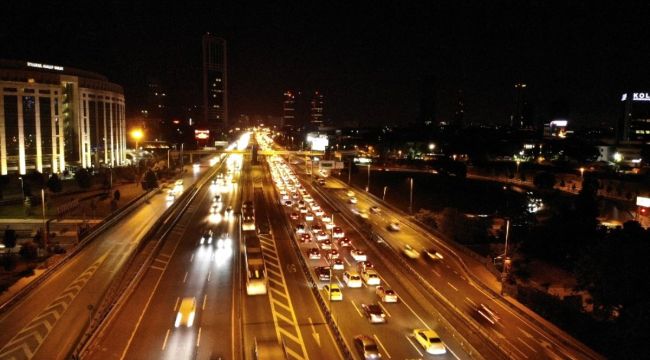 İstanbul'da kısıtlamaya dakikalar kala trafik yoğunluğu