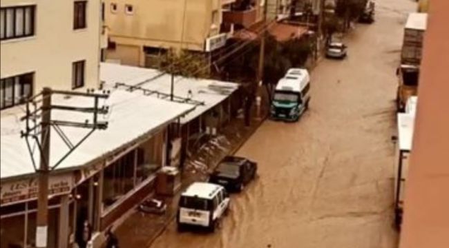 İzmir yağmura teslim