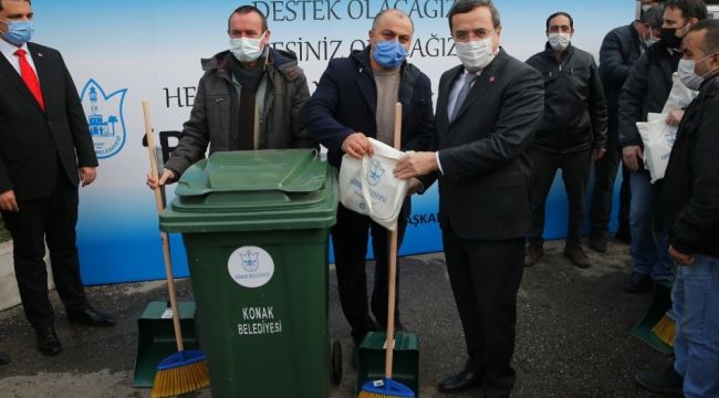 Konak'ta apartman görevlilerine başkandan jest