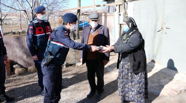 Parola "bayrak" dediler, yaşlı çiftin 60 yıllık birikimini aldılar