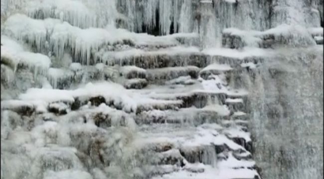 Sinop'ta şelale buz tuttu