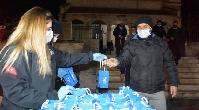 Aliağa Belediyesinden vatandaşlara kandil simidi