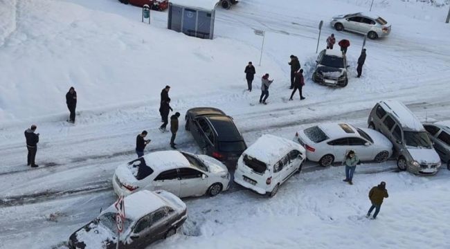 Bursa'da yollar buz pistine döndü, peş peşe kazalar yaşandı