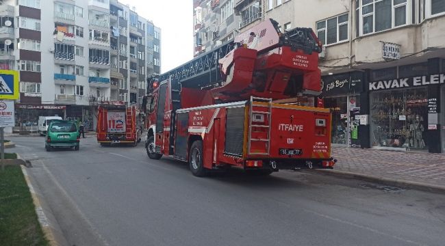 Çatıda mangal keyfi polisi ve itfaiyeyi alarma geçirdi