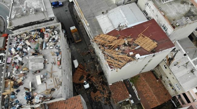 Çatılar uçtu, ortalık savaş alanına döndü