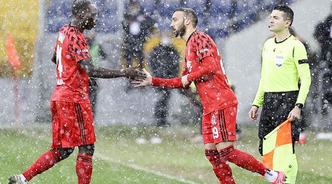 Cenk Tosun, Beşiktaş'a dubleyle döndü