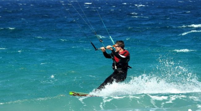 Çeşme'de Şubat ayında sörf keyfi